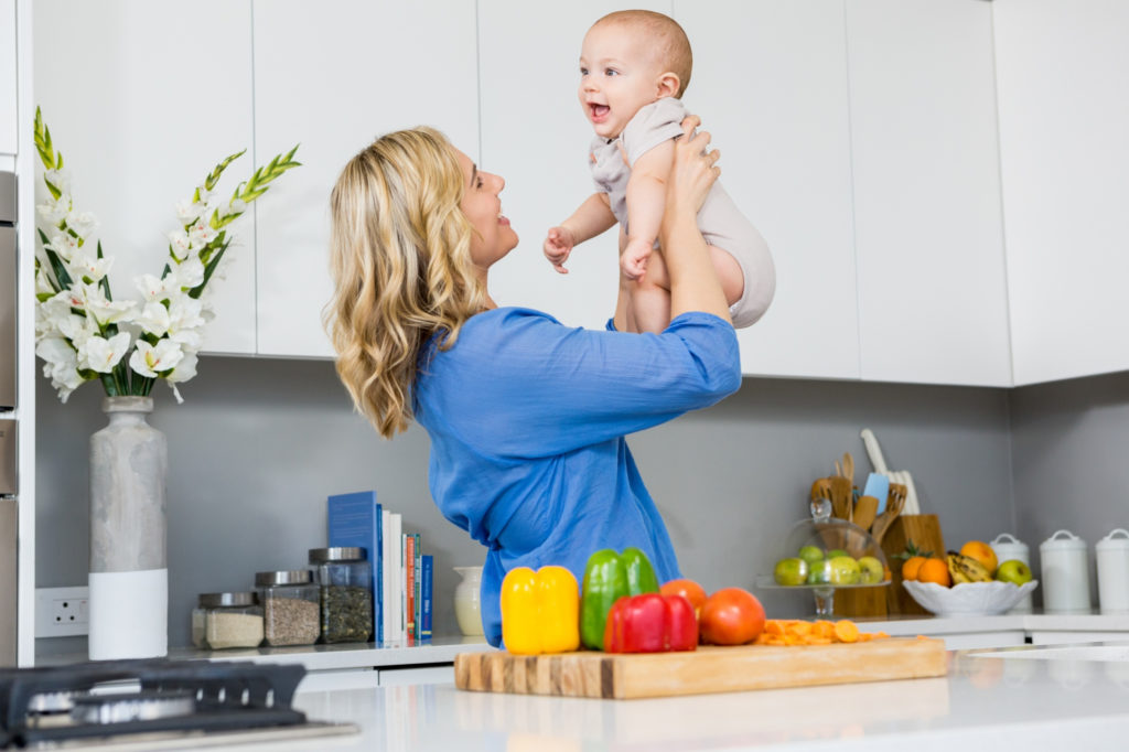 Introducing Your Breastfed Baby to Solid Foods: When and How to Start