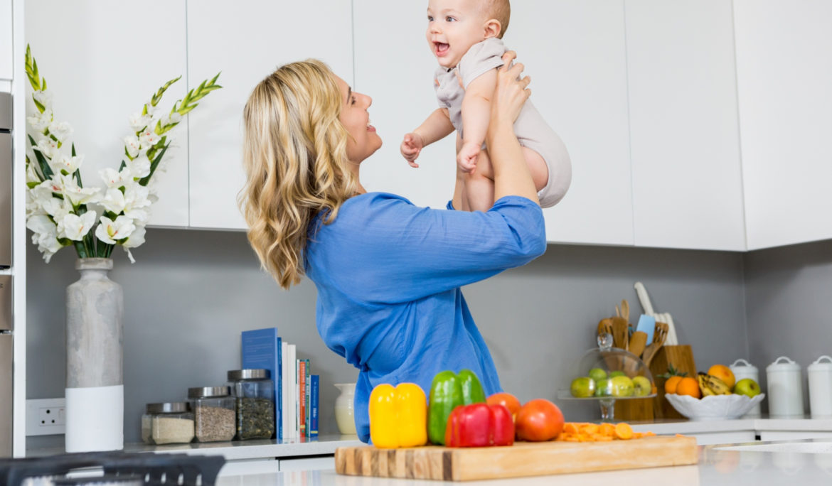 Introducing Your Breastfed Baby to Solid Foods: When and How to Start